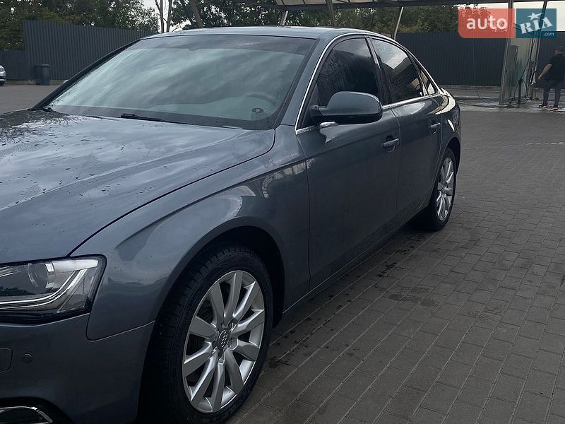 Седан Audi A4 2013 в Тернополі