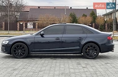Седан Audi A4 2012 в Львове