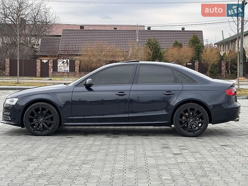 Седан Audi A4 2012 в Львове