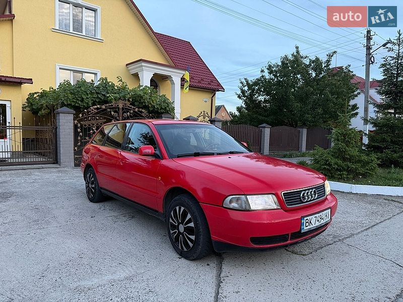 Универсал Audi A4 1997 в Вараше