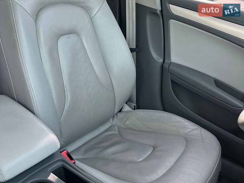 Седан Audi A4 2015 в Киеве