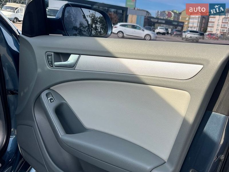 Седан Audi A4 2015 в Киеве