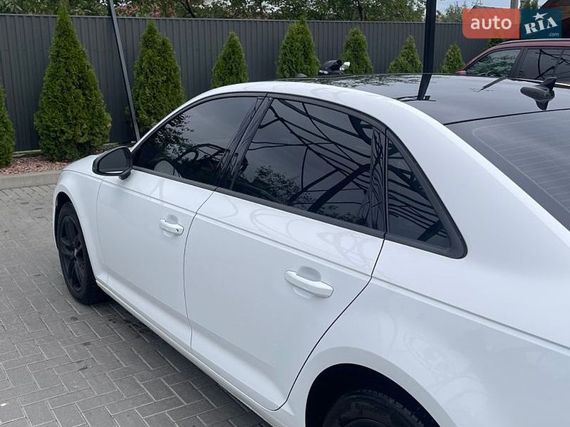 Седан Audi A4 2016 в Любешове