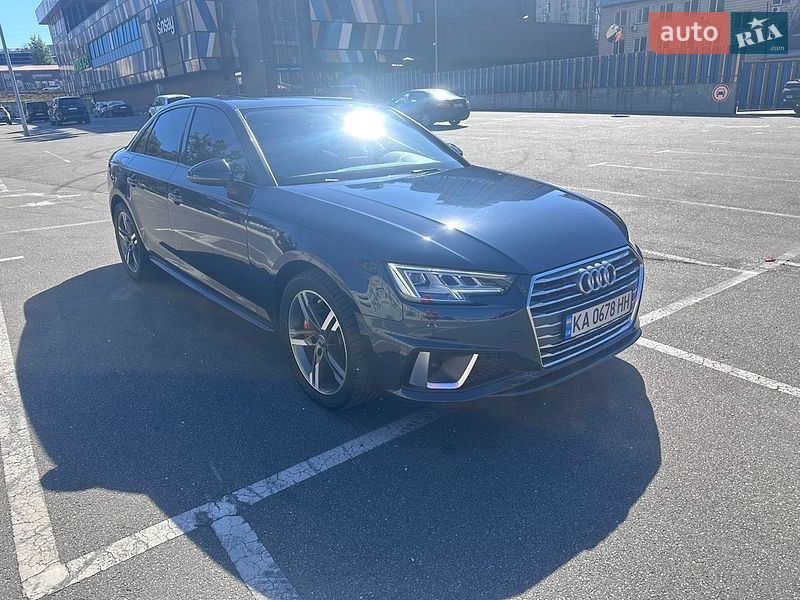 Седан Audi A4 2015 в Києві