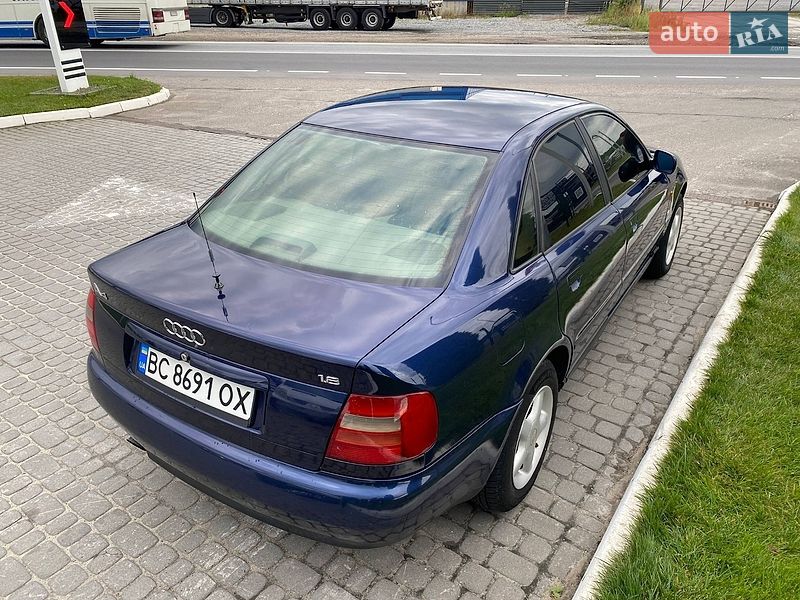 Седан Audi A4 1996 в Львове