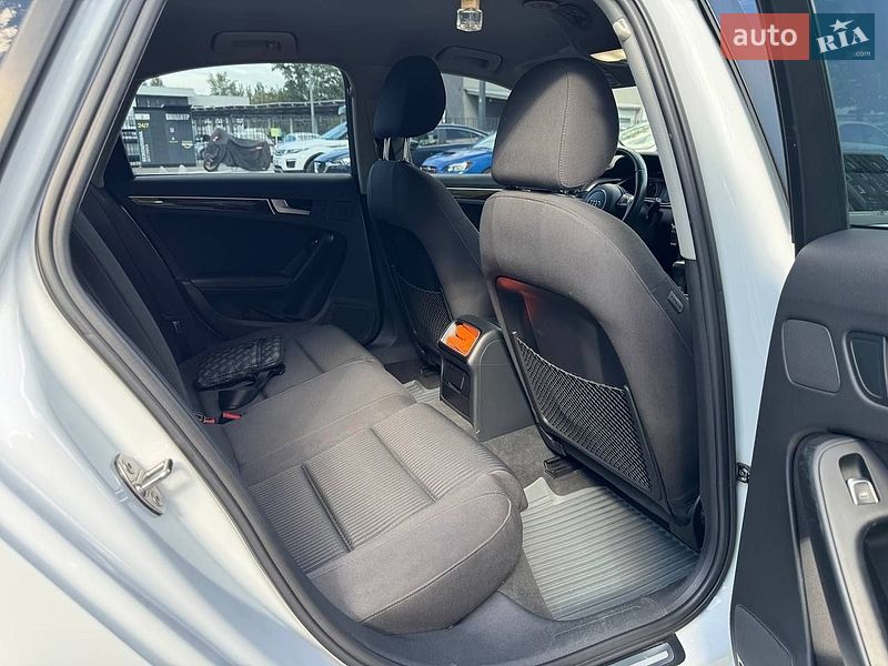Седан Audi A4 2012 в Киеве