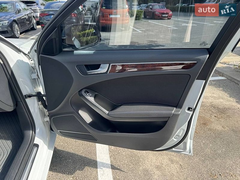 Седан Audi A4 2012 в Киеве