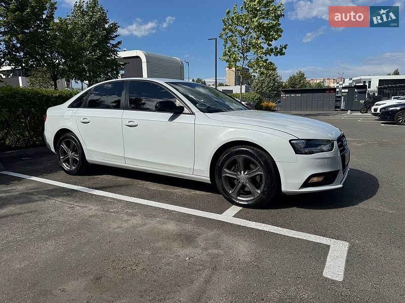 Седан Audi A4 2012 в Киеве
