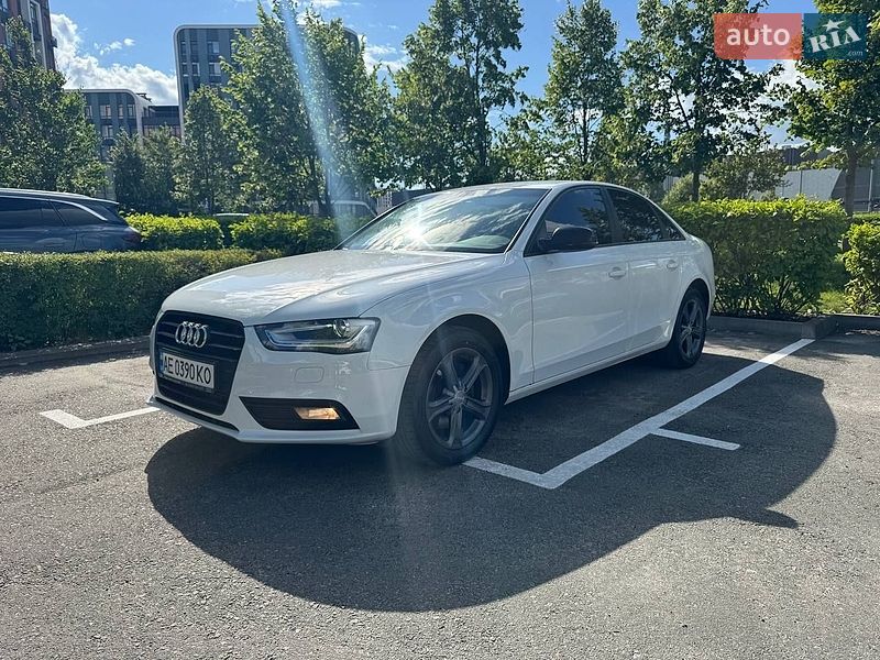 Седан Audi A4 2012 в Киеве
