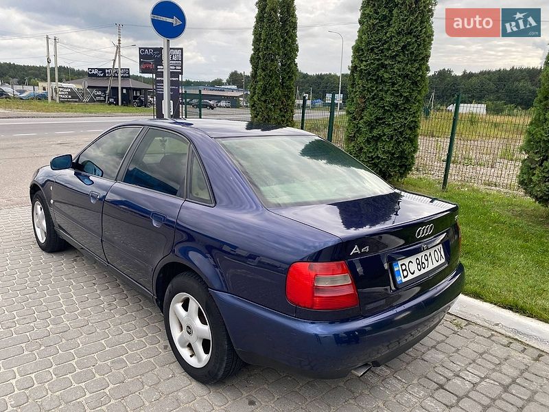 Седан Audi A4 1996 в Львове