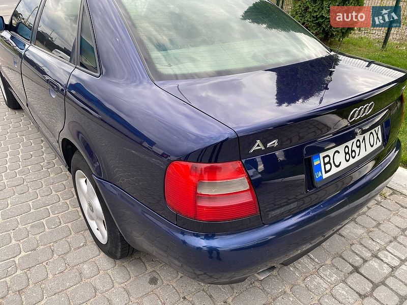 Седан Audi A4 1996 в Львове