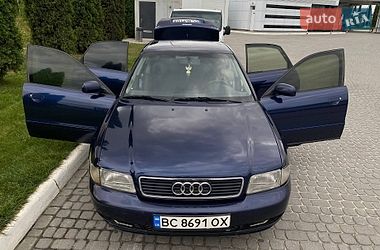 Седан Audi A4 1996 в Львове