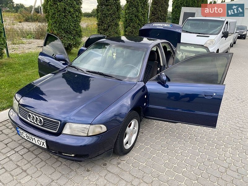Седан Audi A4 1996 в Львове