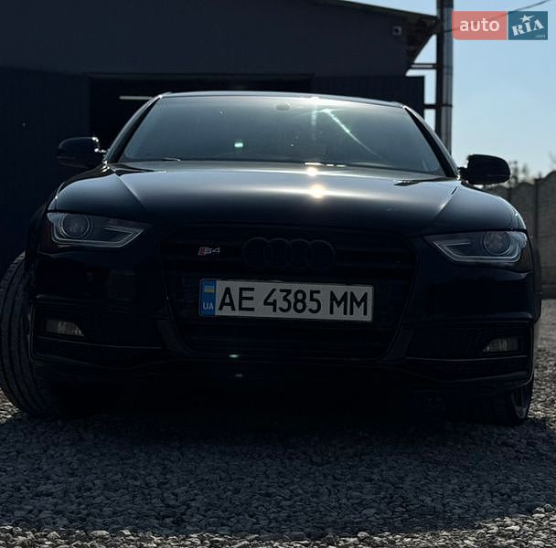 Седан Audi A4 2015 в Дніпрі