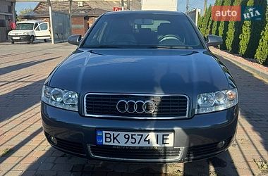 Седан Audi A4 2004 в Сарнах