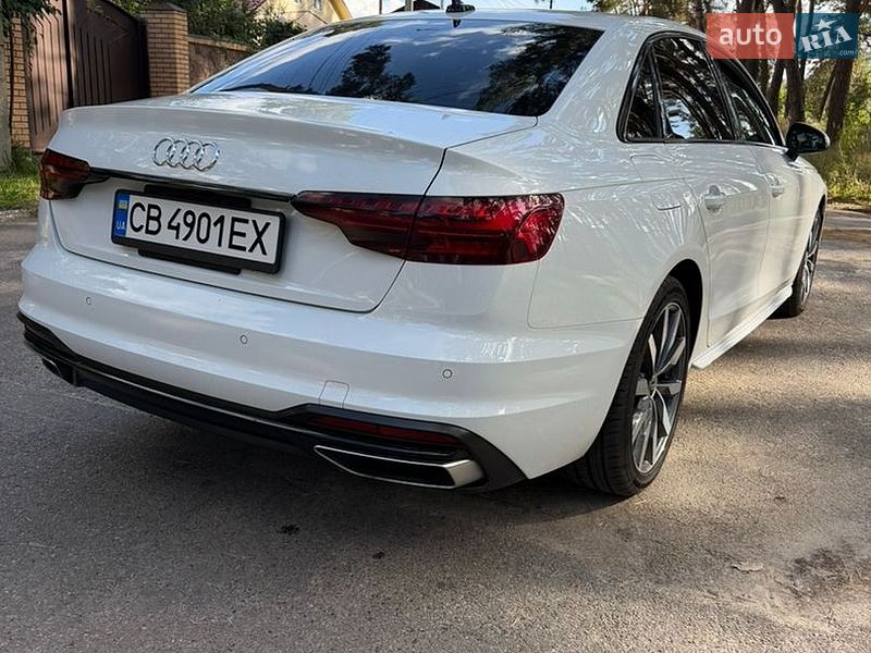 Седан Audi A4 2023 в Чернигове