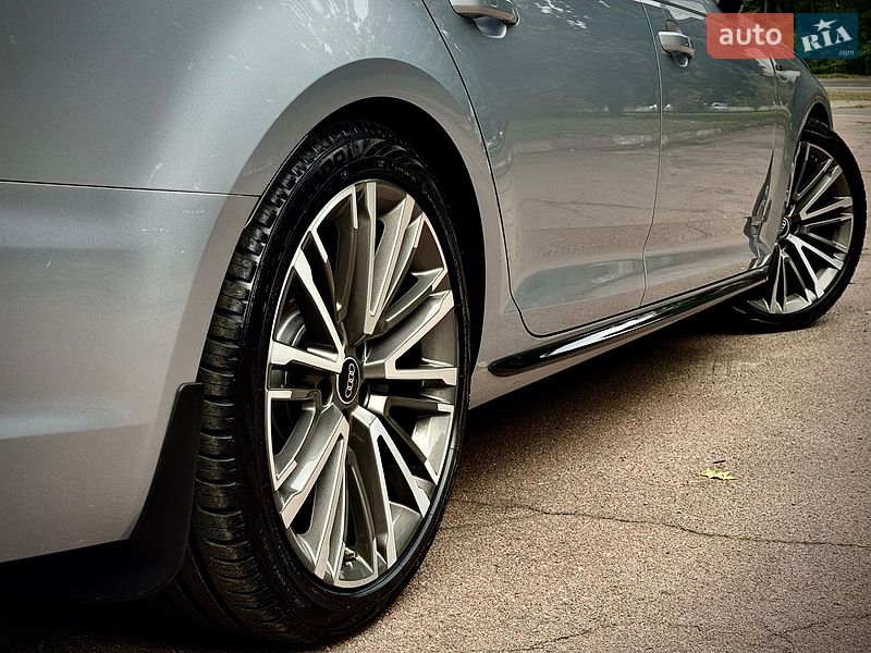 Седан Audi A4 2017 в Киеве