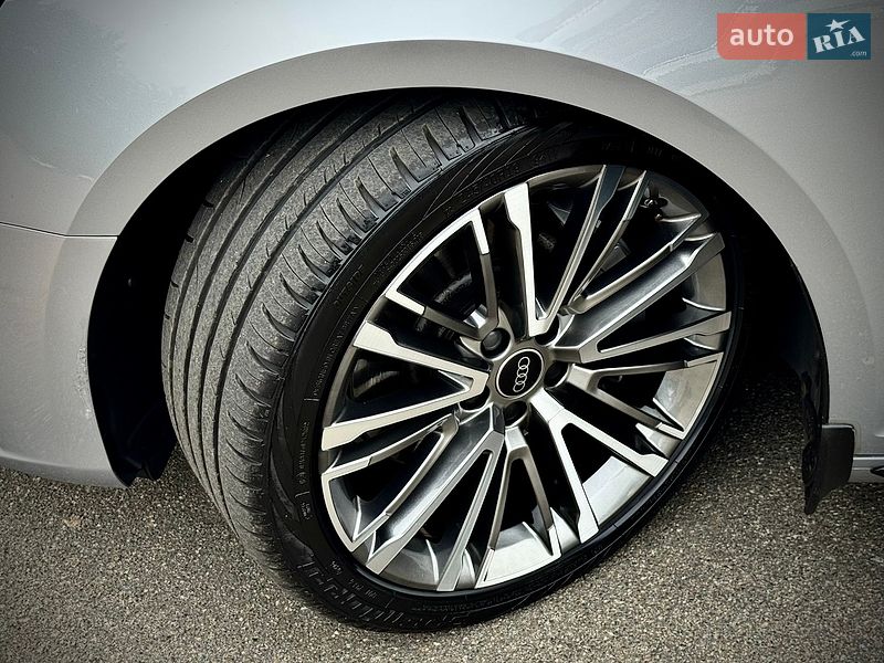 Седан Audi A4 2017 в Киеве