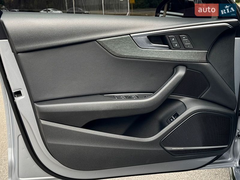 Седан Audi A4 2017 в Киеве