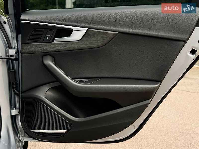 Седан Audi A4 2017 в Киеве