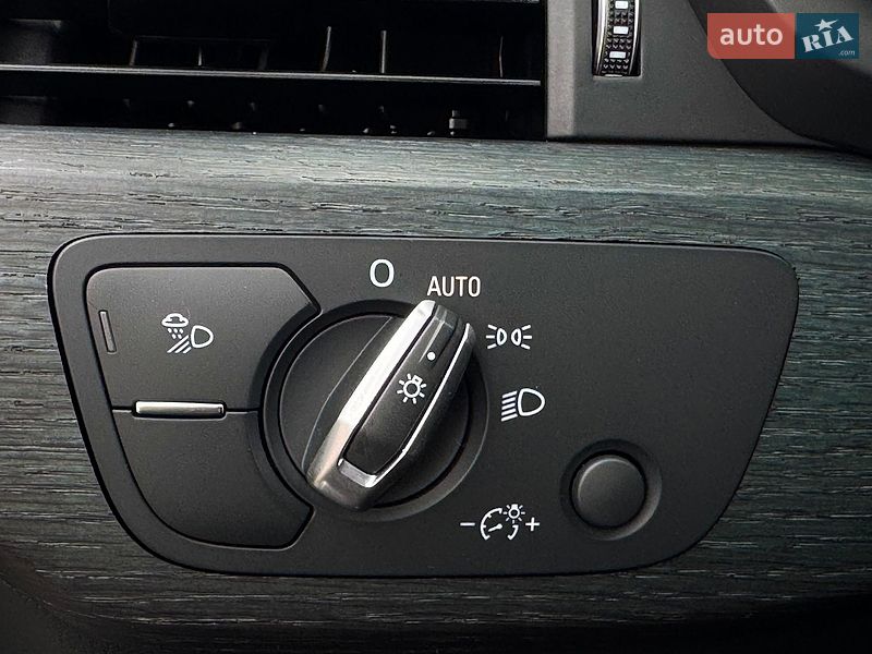 Седан Audi A4 2017 в Киеве