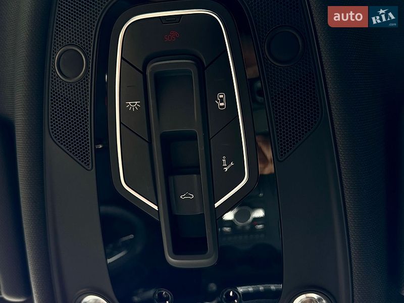 Седан Audi A4 2017 в Киеве