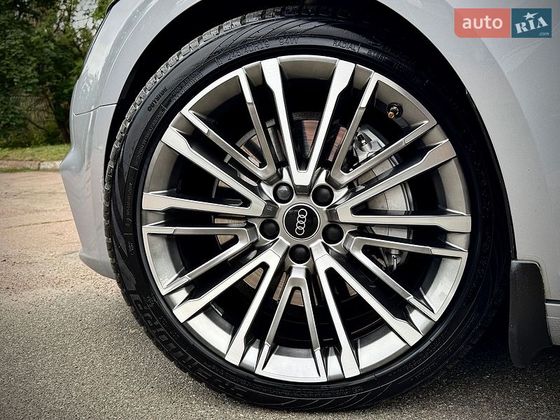 Седан Audi A4 2017 в Киеве