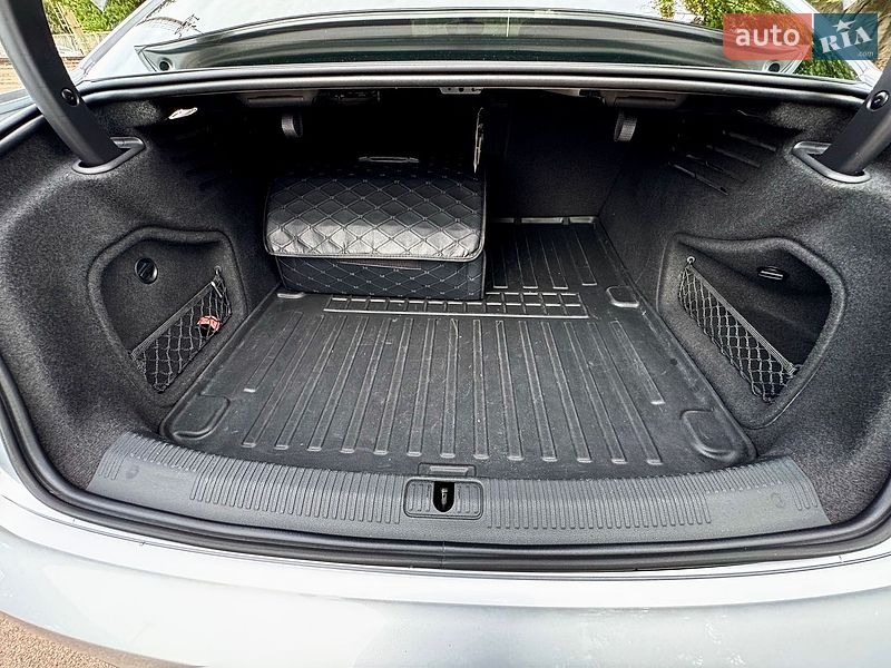 Седан Audi A4 2017 в Киеве