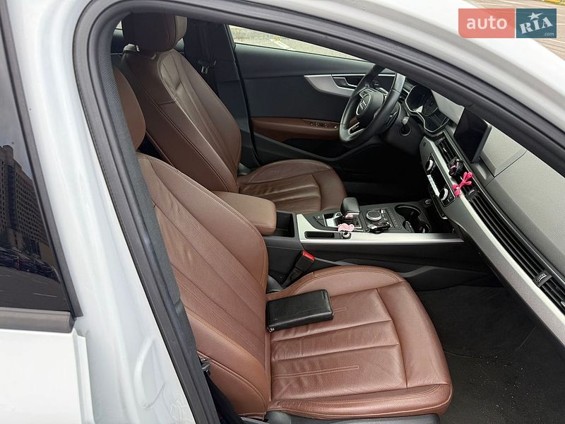 Седан Audi A4 2017 в Киеве