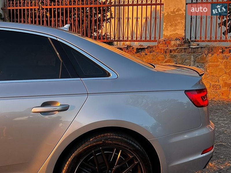 Седан Audi A4 2016 в Киеве