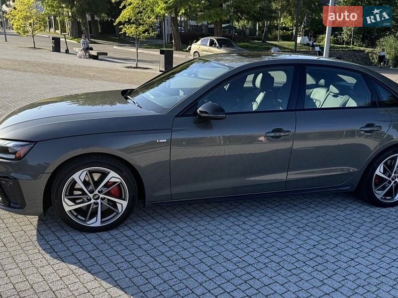 Седан Audi A4 2023 в Львові