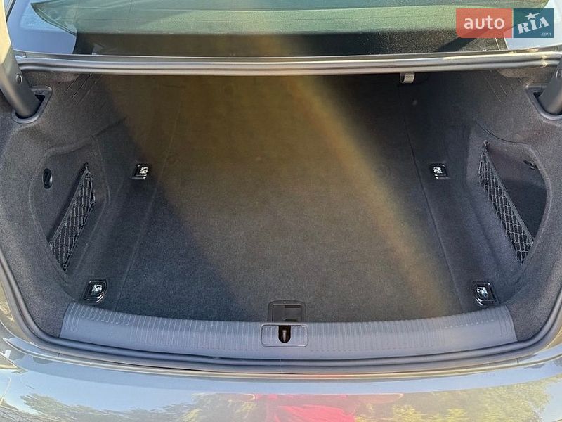 Седан Audi A4 2023 в Львові