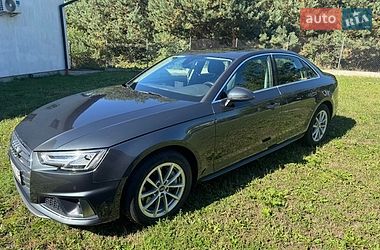 Седан Audi A4 2018 в Львові