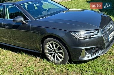 Седан Audi A4 2018 в Львові