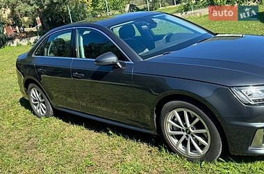 Седан Audi A4 2018 в Львові