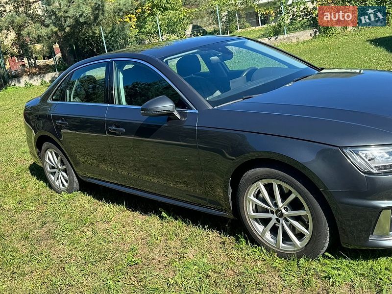 Седан Audi A4 2018 в Львові