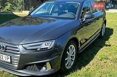 Седан Audi A4 2018 в Львові