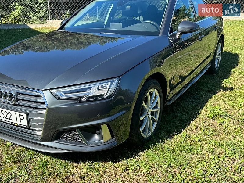 Седан Audi A4 2018 в Львові