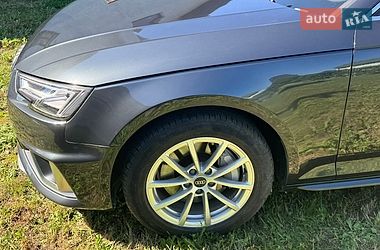 Седан Audi A4 2018 в Львові