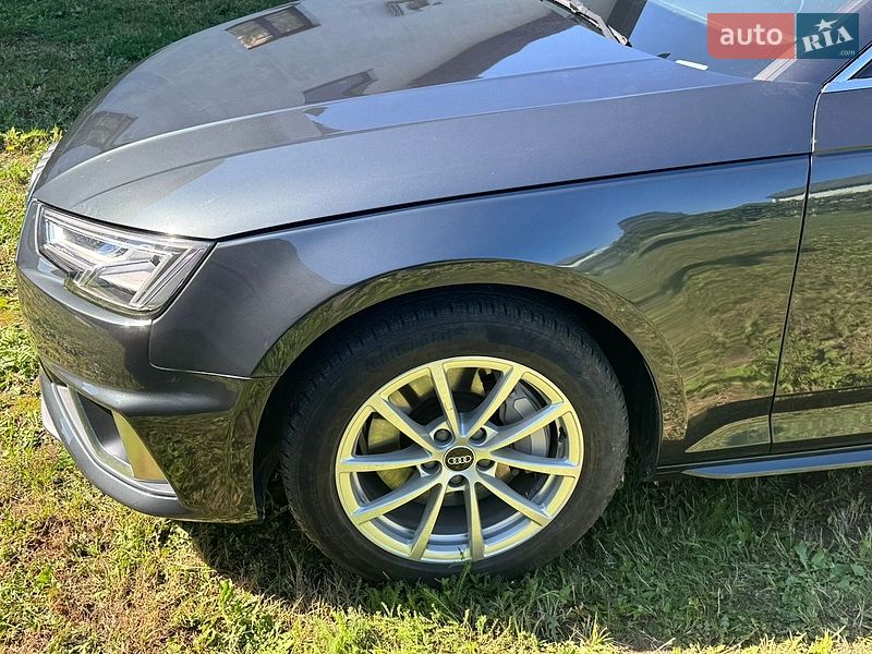 Седан Audi A4 2018 в Львові
