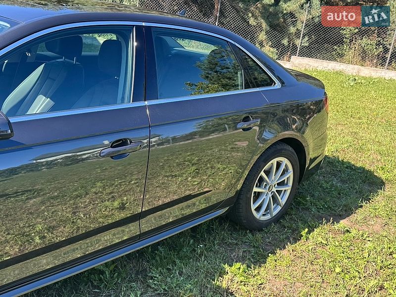 Седан Audi A4 2018 в Львові