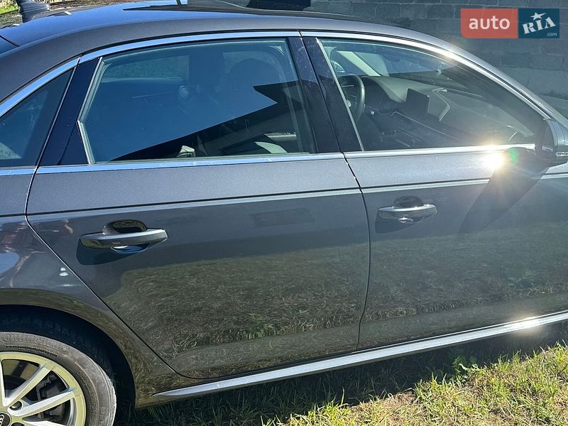 Седан Audi A4 2018 в Львові