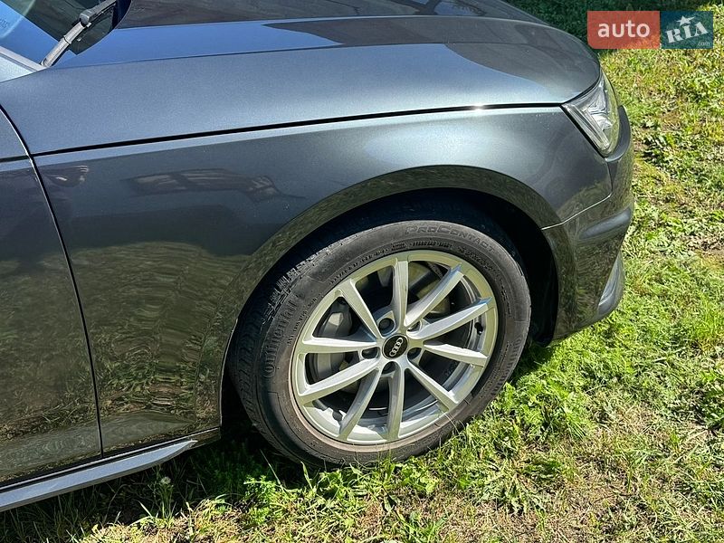 Седан Audi A4 2018 в Львові