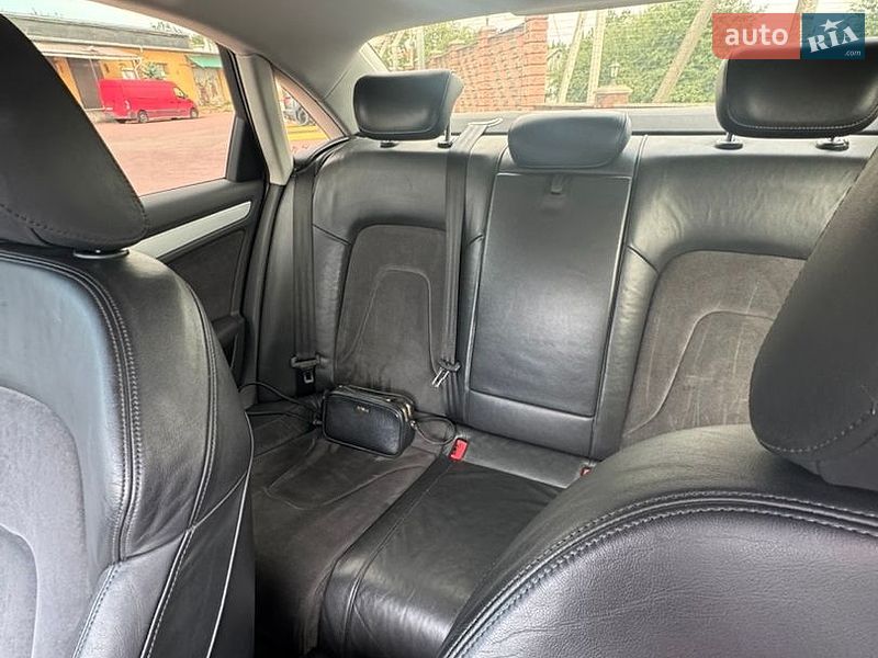 Седан Audi A4 2009 в Ровно