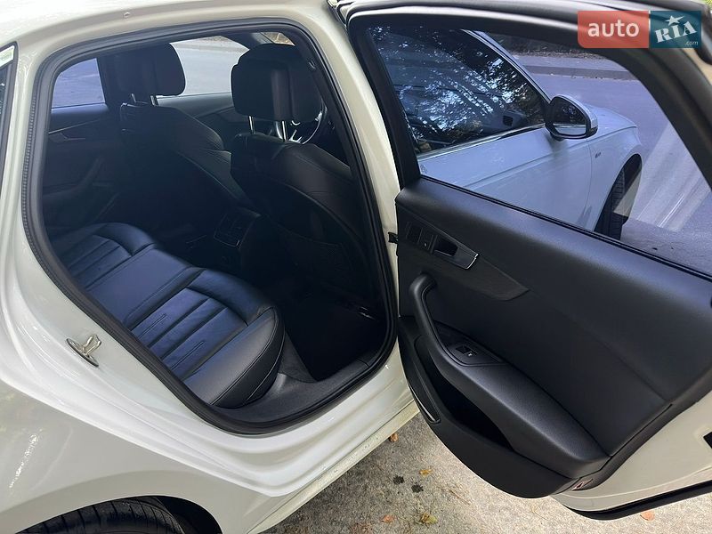 Седан Audi A4 2017 в Львове