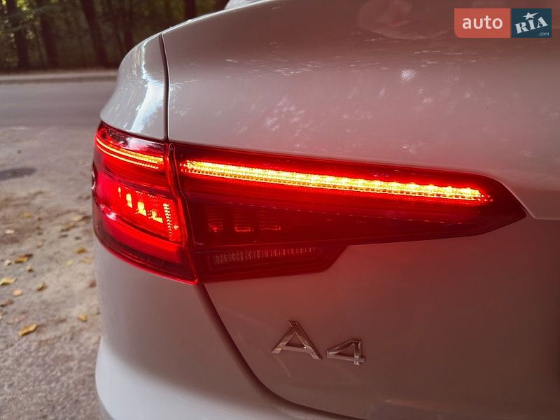 Седан Audi A4 2017 в Львове