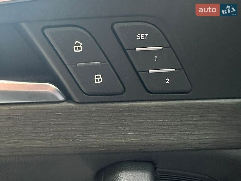 Седан Audi A4 2017 в Львове