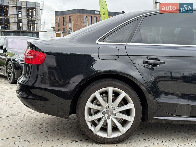 Седан Audi A4 2014 в Львові