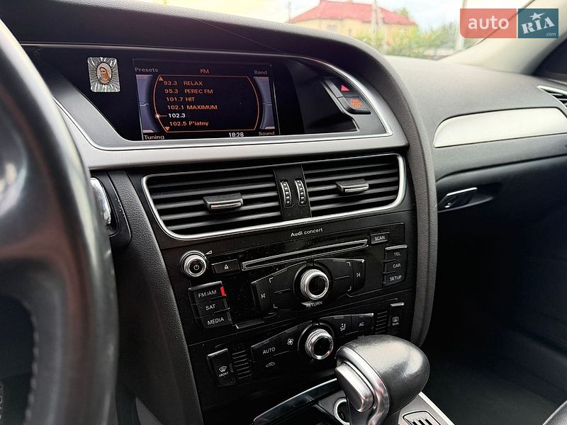Седан Audi A4 2013 в Львові