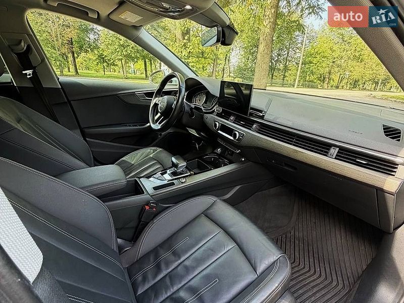 Седан Audi A4 2020 в Кропивницком